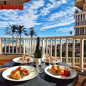 Apartamento Amplio Apartamento Con Terraza En Primera Linea De Playa, Fuengirola